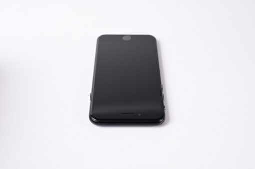 Apple-iPhone-SE-2-Crni