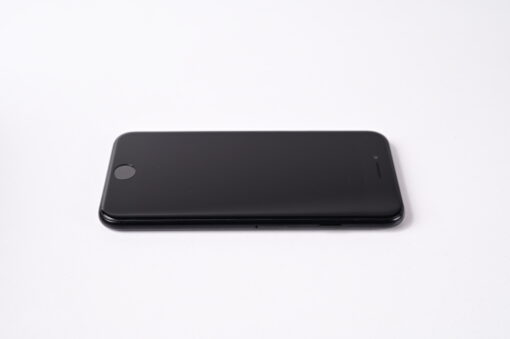 Apple-iPhone-SE-2-Crni