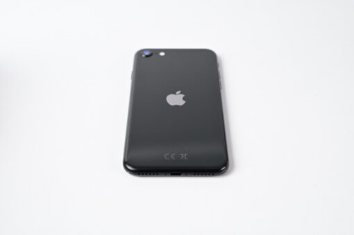 Apple-iPhone-SE-2-Crni