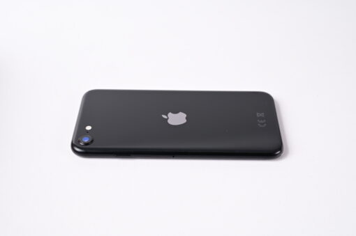 Apple-iPhone-SE-2-Crni